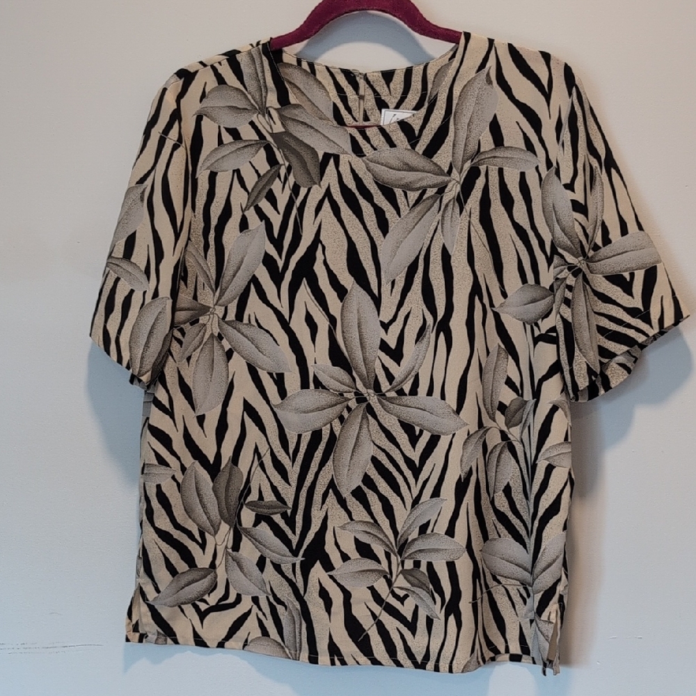 Elegant Black and Cream Women's Blouse